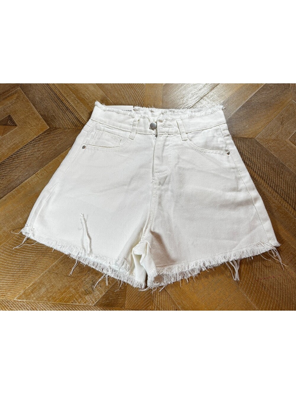 NWT Fashion Jeans White High Rise Distressed Denim Shorts Size Small (204)